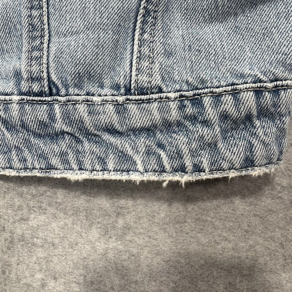 GAP Jean Jacket Size Medium Vintage 2000 Blue Denim Cropped Button Front - Picture 6 of 12